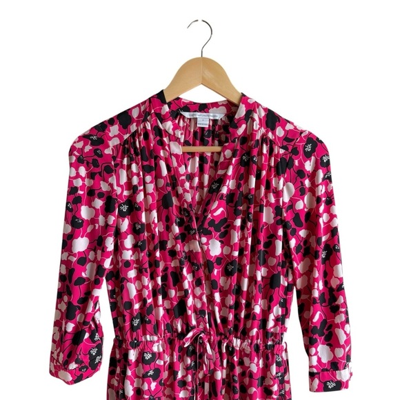 Diane Von Furstenberg Freya Size 0 Pink and Black Floral Silk Dress Tie Waist - Picture 2 of 15